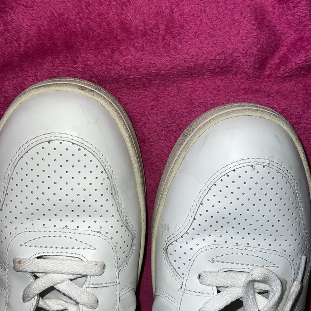 Veja Men's V-10 Leather Low Top Sneakers - Picture 10 of 15
